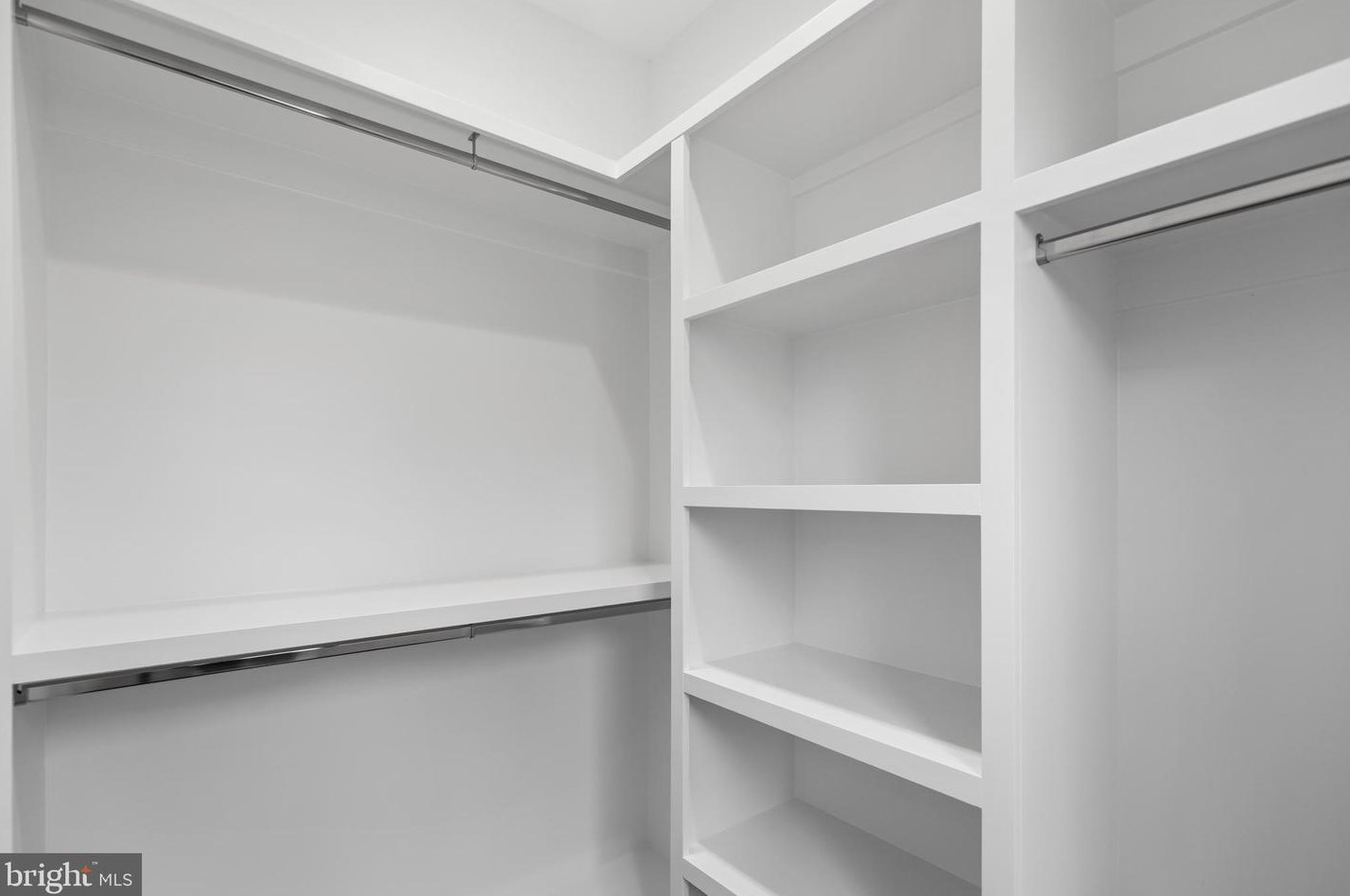 2035 Hunter Mill Rd, Vienna VA  22181-2836 exterior