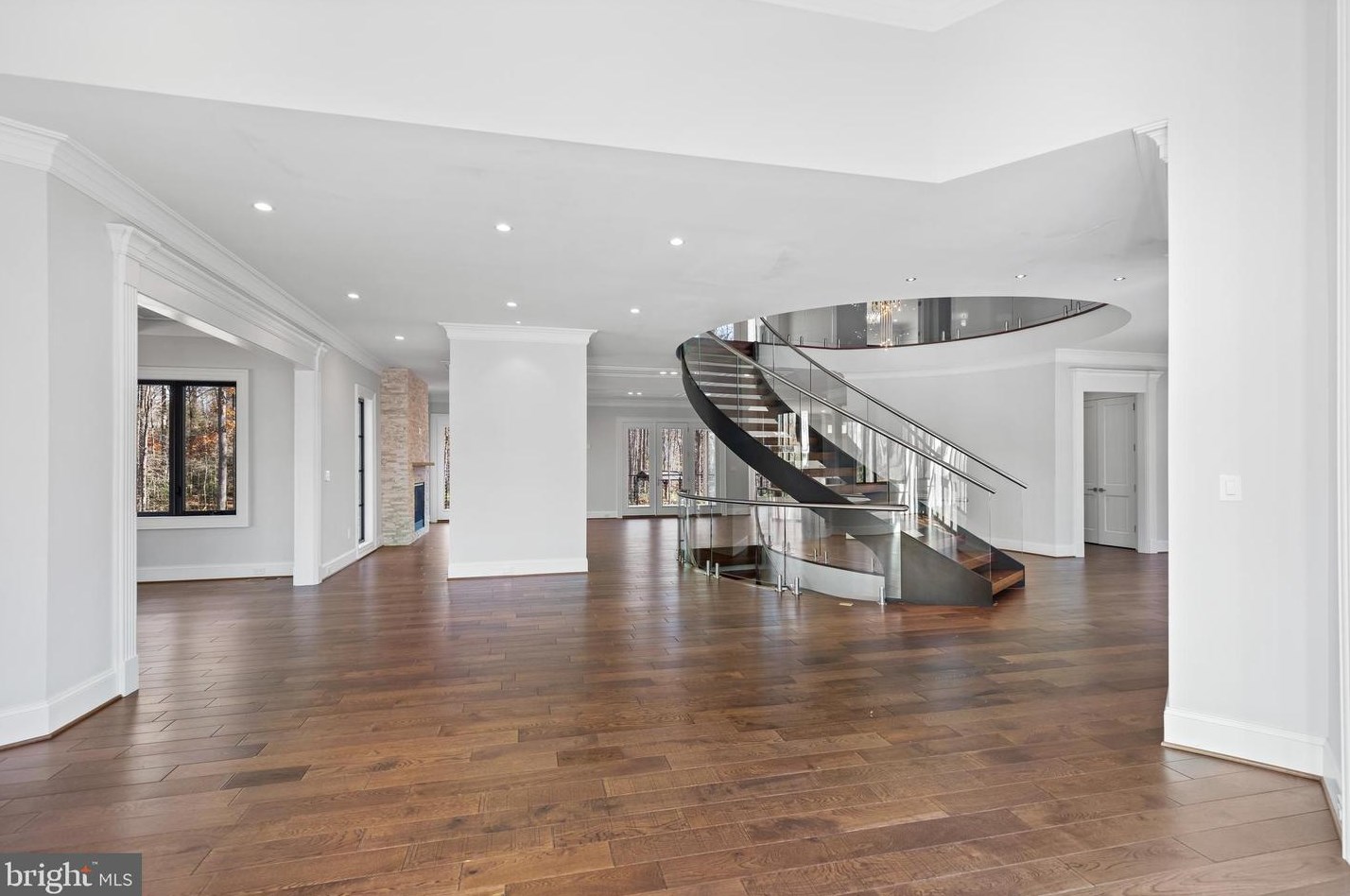 2035 Hunter Mill Rd, Vienna VA  22181-2836 exterior