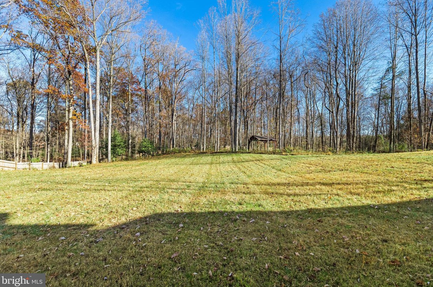 2035 Hunter Mill Rd, Vienna VA  22181-2836 exterior