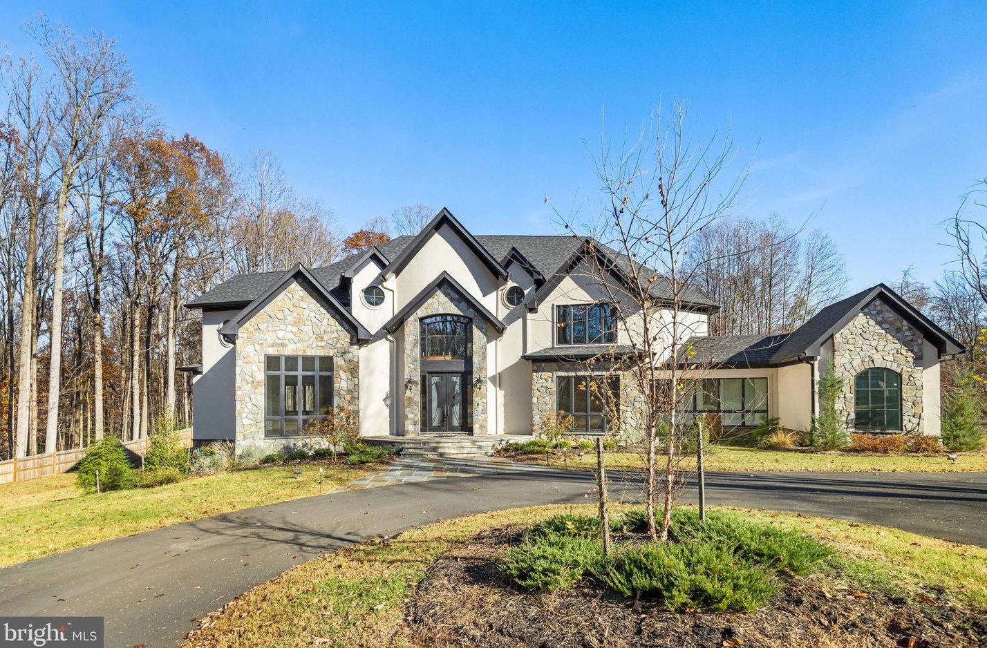 2035 Hunter Mill Rd, Vienna VA  22181-2836 exterior