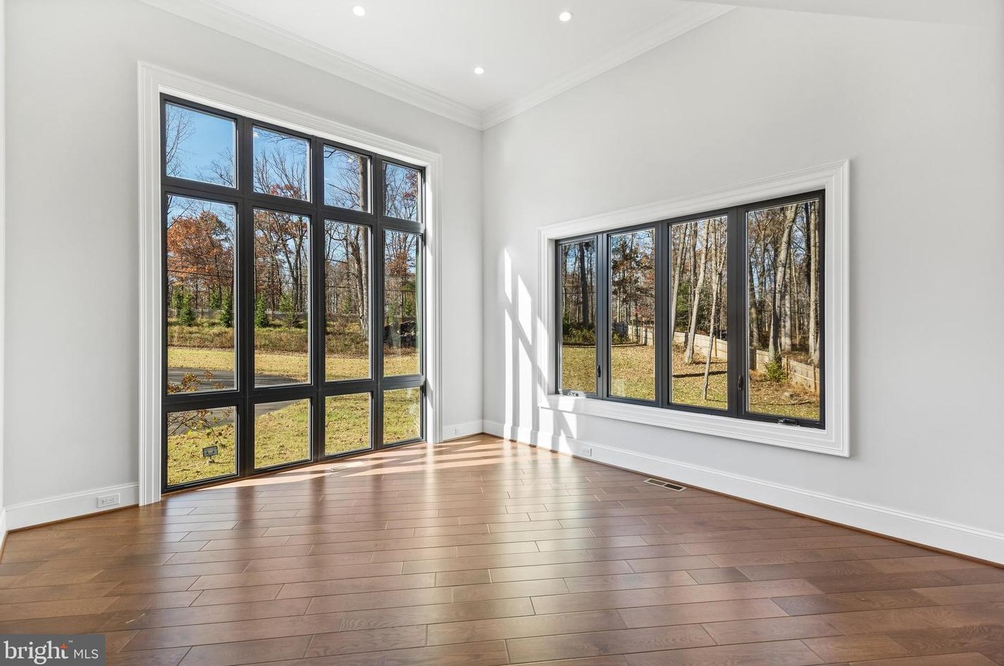 2035 Hunter Mill Rd, Vienna VA  22181-2836 exterior