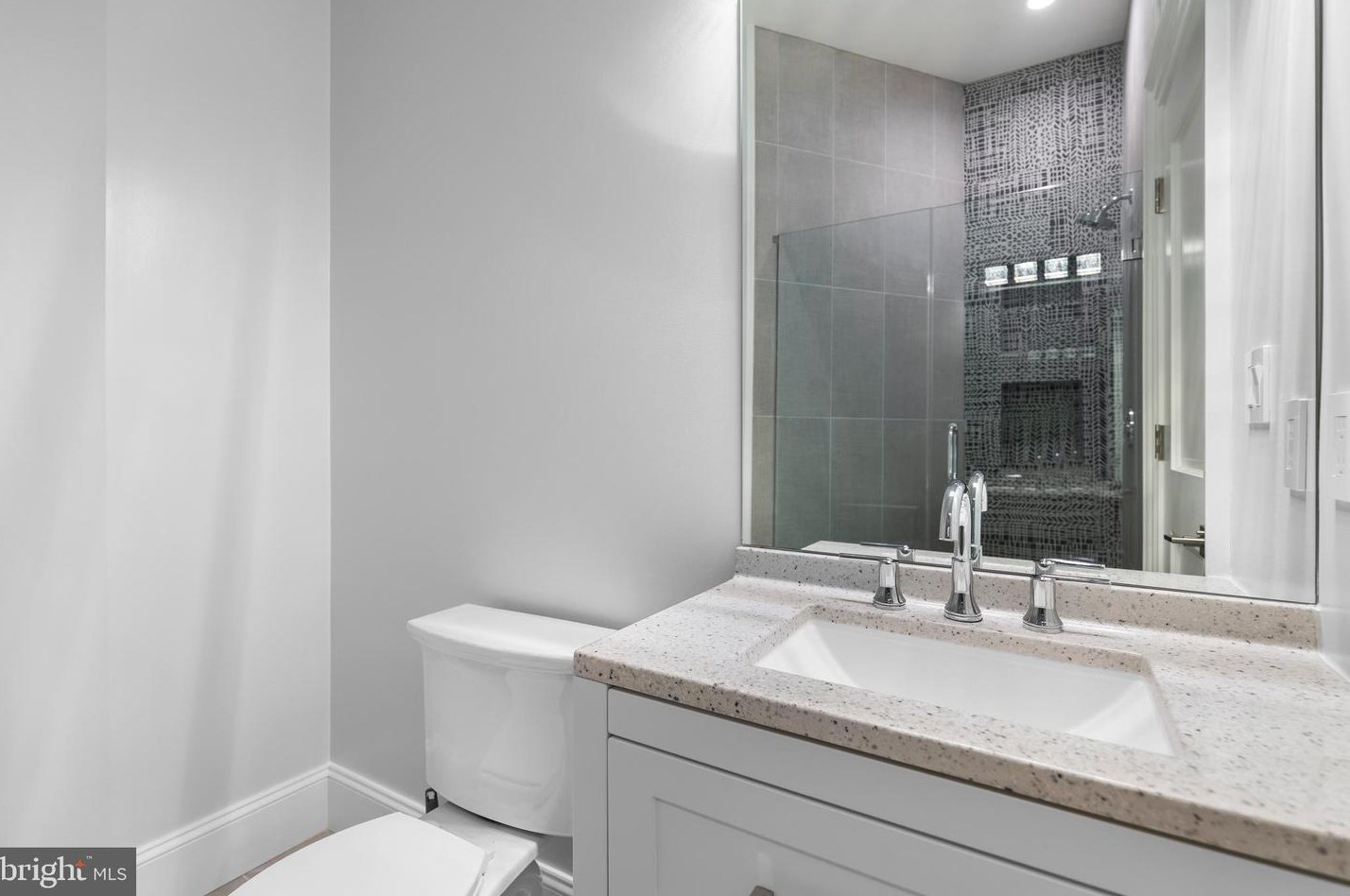 2035 Hunter Mill Rd, Vienna VA  22181-2836 exterior