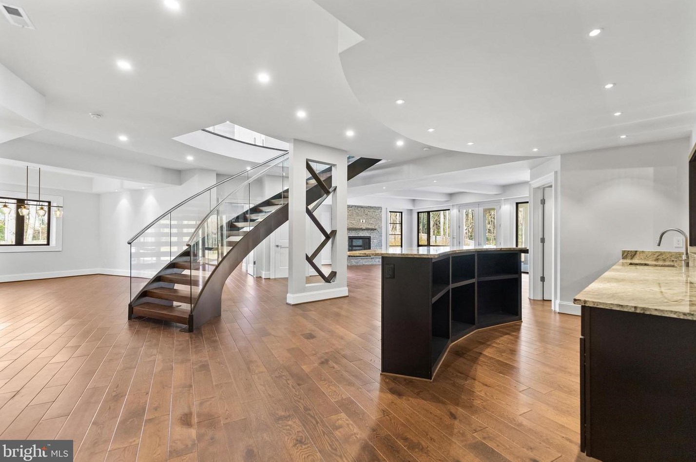 2035 Hunter Mill Rd, Vienna VA  22181-2836 exterior