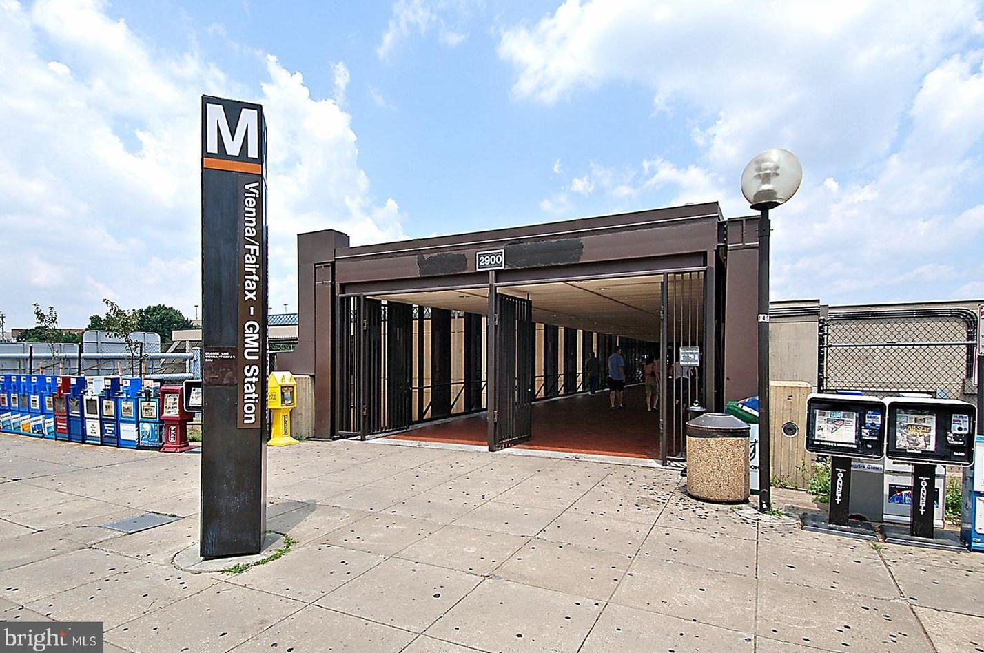 9490 Virginia Center Blvd, Vienna VA  22181-6150 exterior