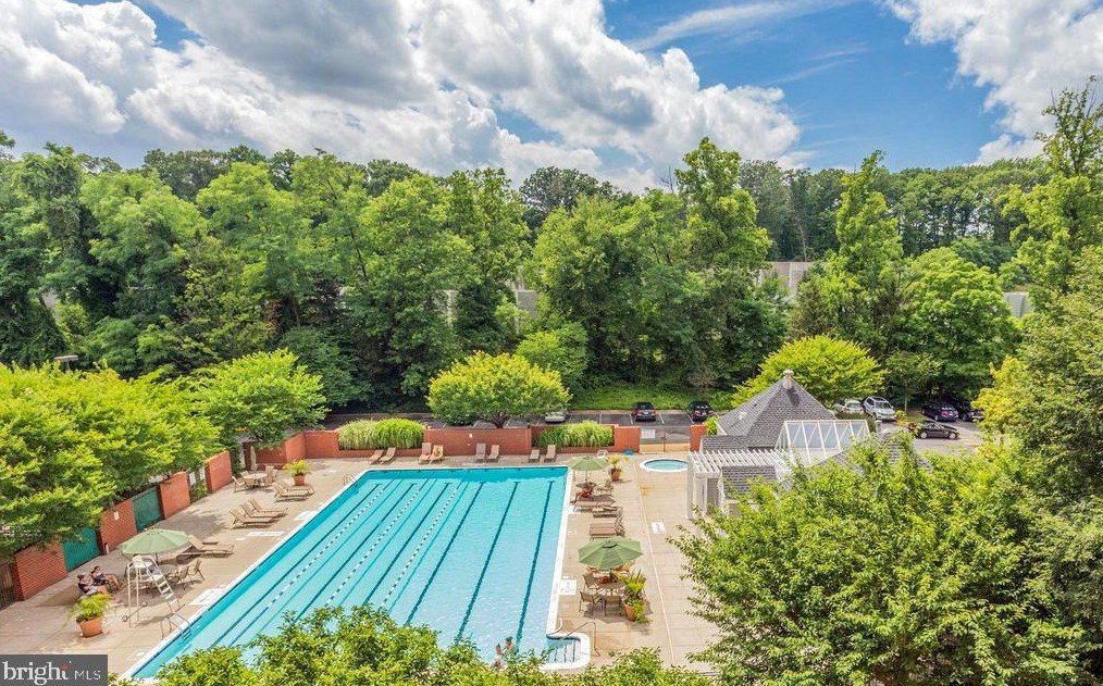 2230 George C Marshall Dr, Falls Church VA  22043-2529 exterior