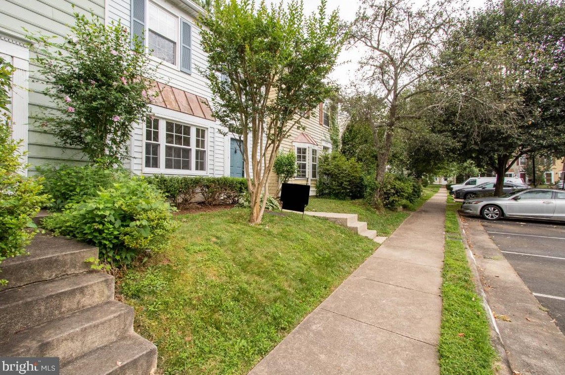 9943 Capperton Dr, Vienna VA  22124-2908 exterior