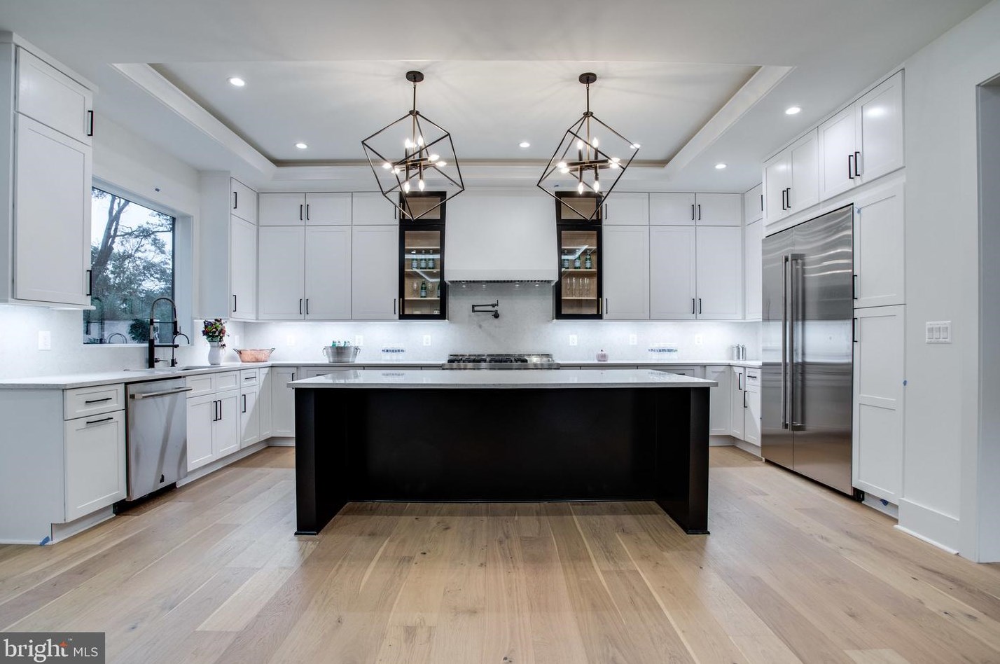 2517 Flint Hill Rd, Vienna VA 22181-5450 exterior