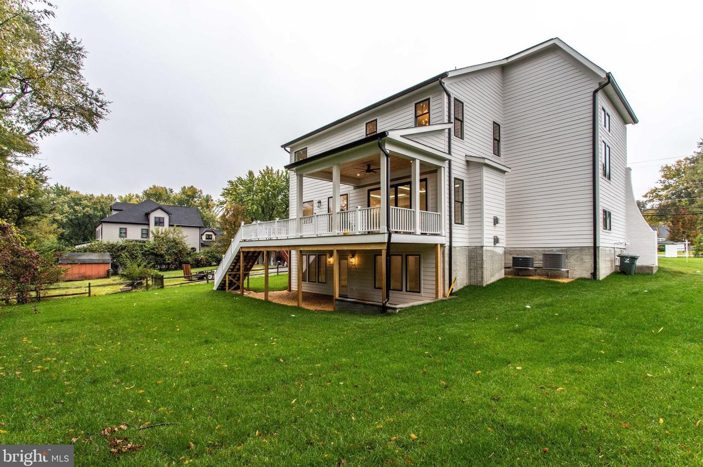 2517 Flint Hill Rd, Vienna VA 22181-5450 exterior