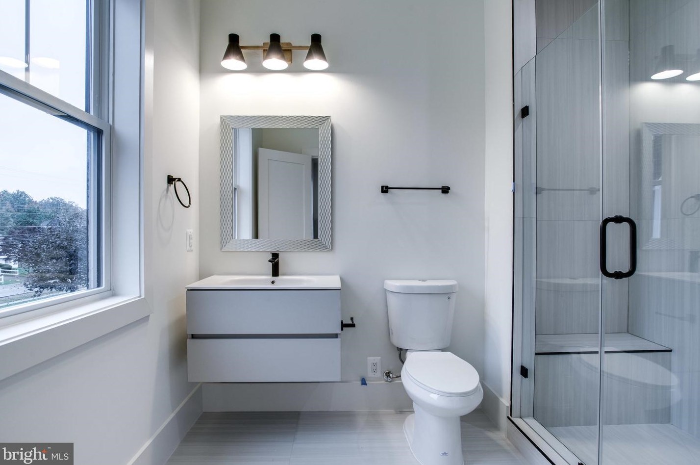 2517 Flint Hill Rd, Vienna VA 22181-5450 exterior