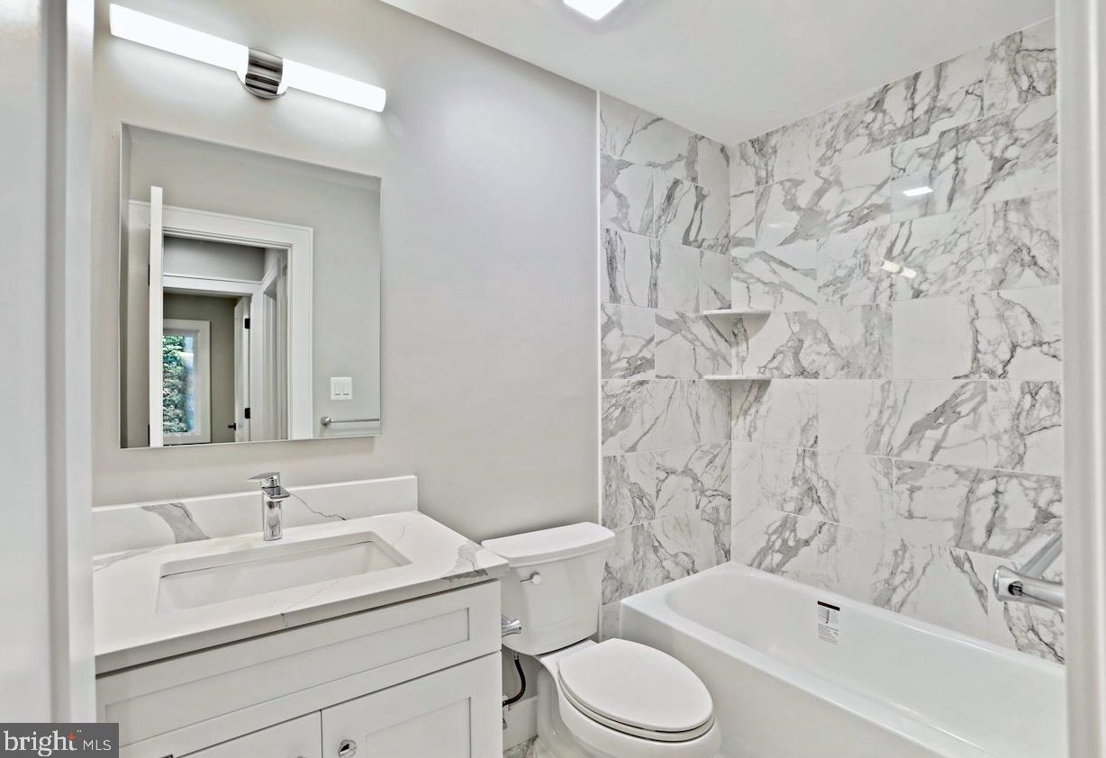 9585 Blake Park Ct, Fairfax VA  22031-1135 exterior