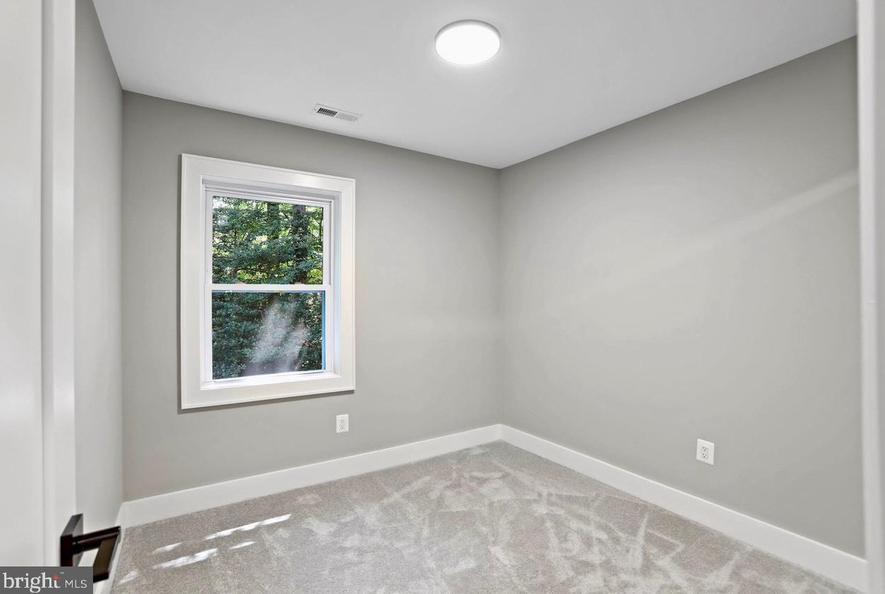 9585 Blake Park Ct, Fairfax VA  22031-1135 exterior