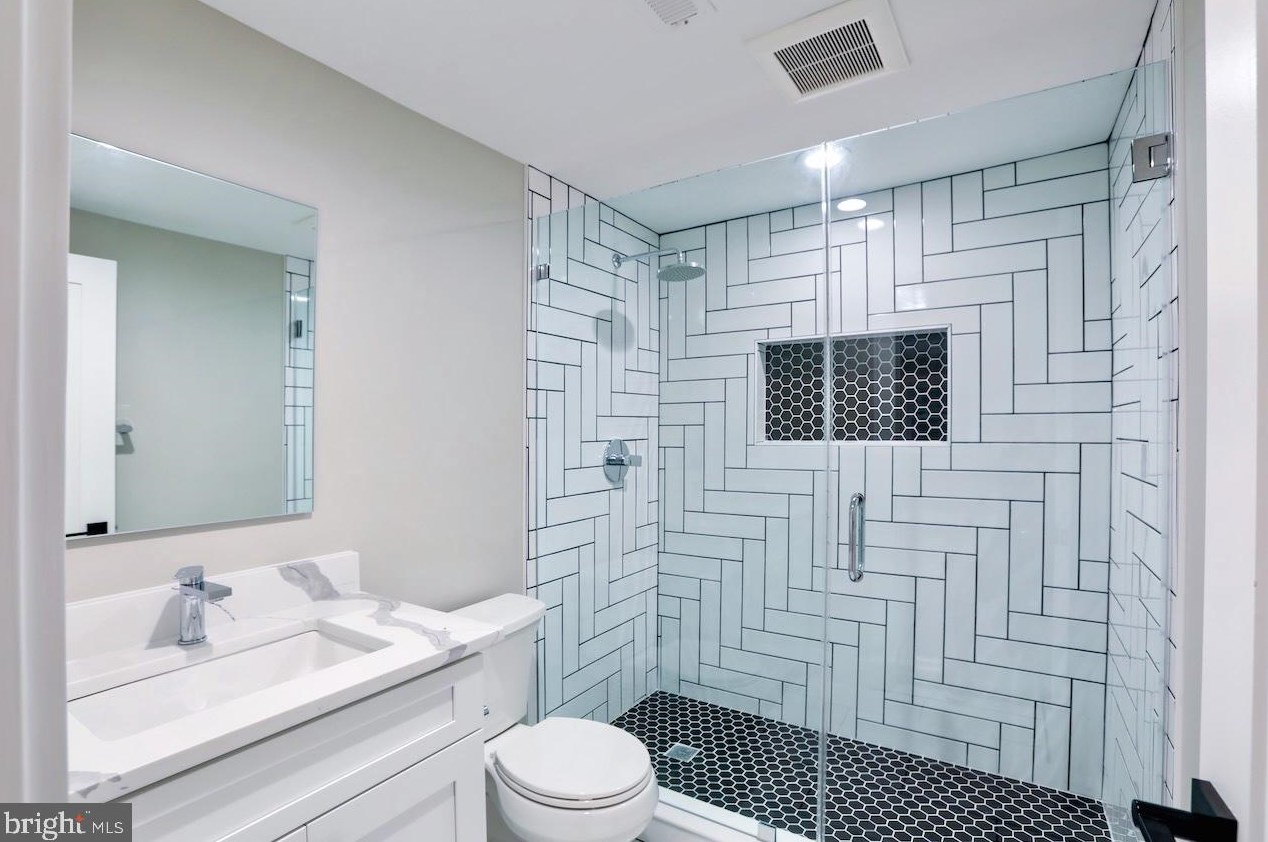 9585 Blake Park Ct, Fairfax VA  22031-1135 exterior