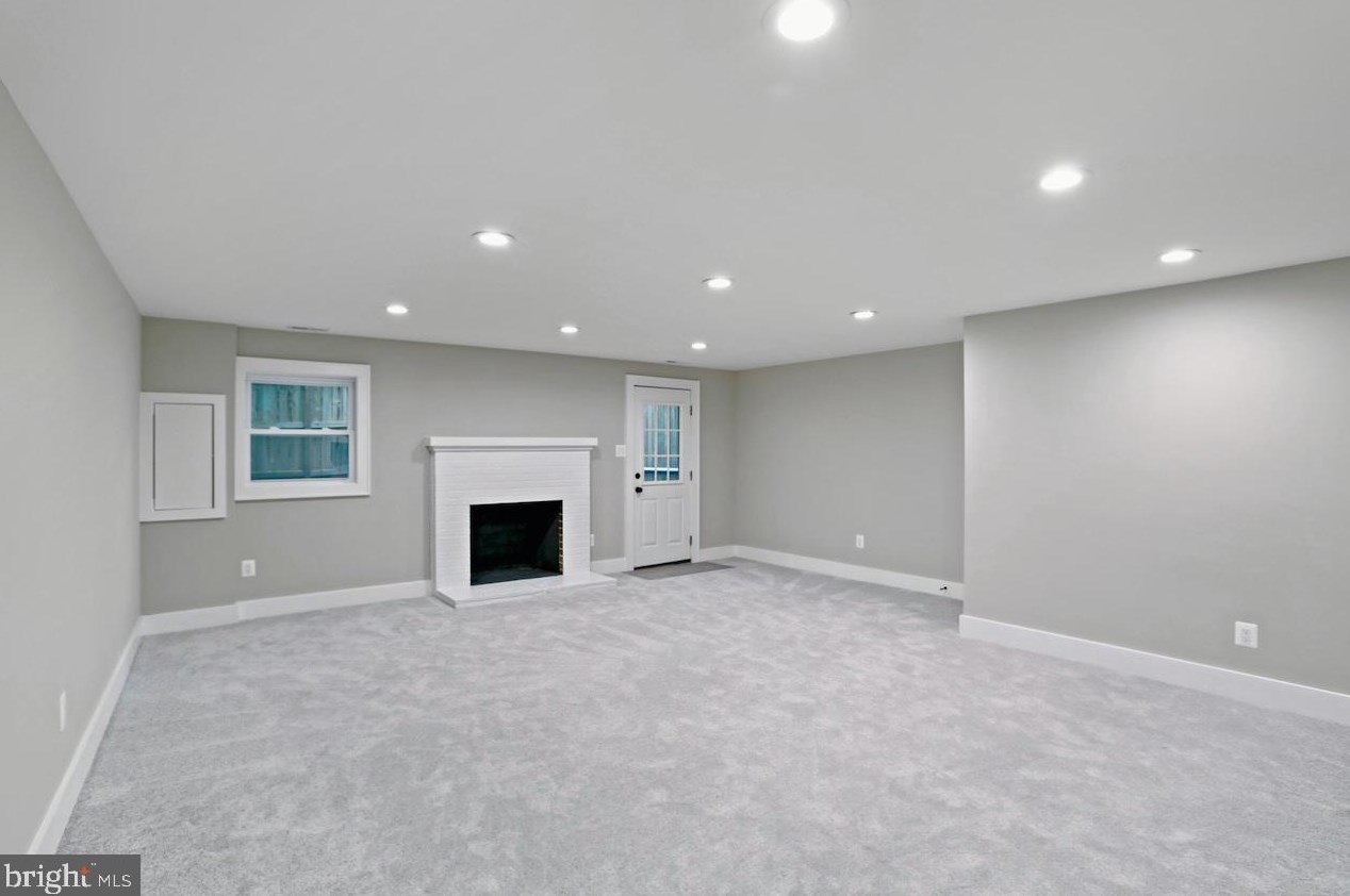 9585 Blake Park Ct, Fairfax VA  22031-1135 exterior