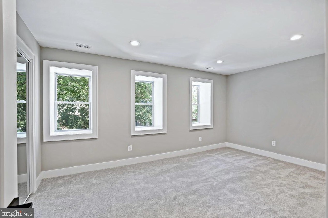 9585 Blake Park Ct, Fairfax VA  22031-1135 exterior