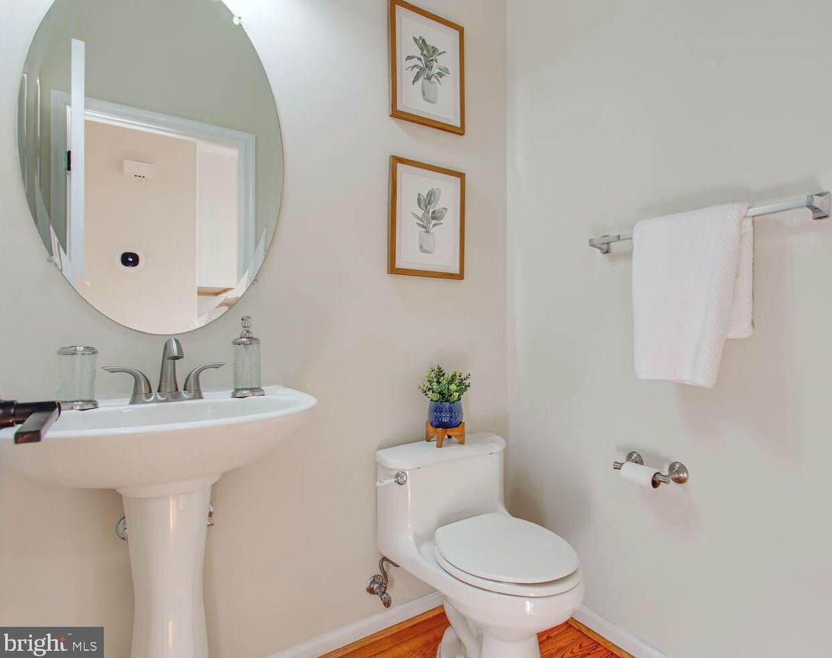 4138 River Forth Dr, Fairfax VA  22030-8558 exterior