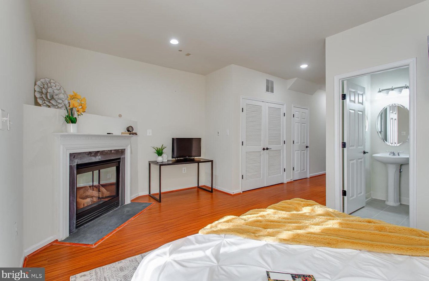 4138 River Forth Dr, Fairfax VA  22030-8558 exterior