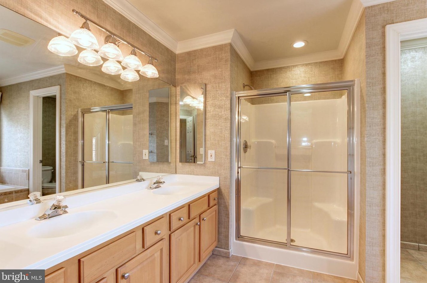 2217 Harithy Dr, Vienna VA  22027-1058 exterior