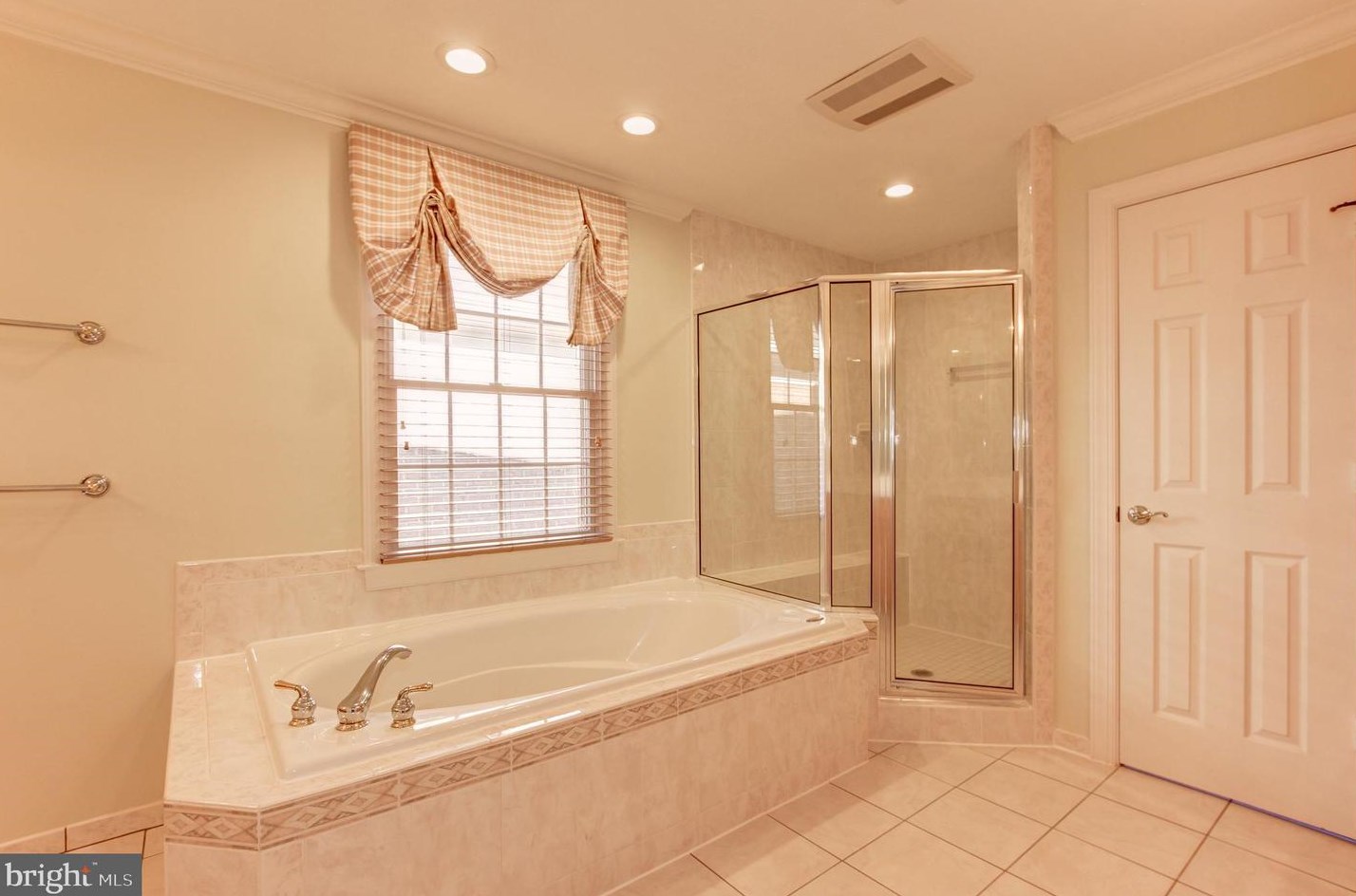 2217 Harithy Dr, Vienna VA  22027-1058 exterior