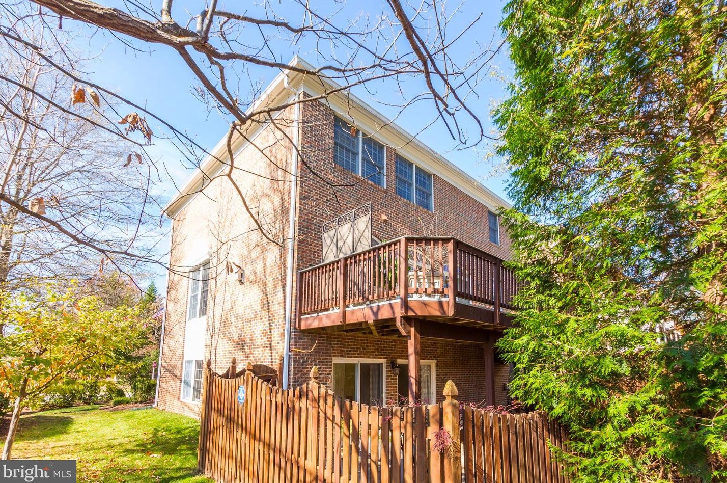 2217 Harithy Dr, Vienna VA  22027-1058 exterior