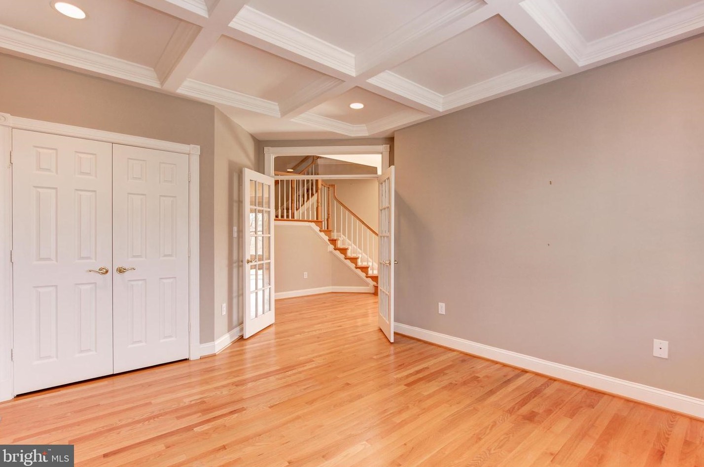 2217 Harithy Dr, Vienna VA  22027-1058 exterior
