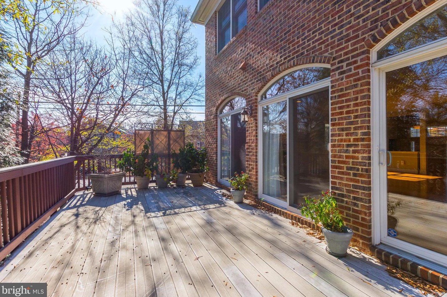 2217 Harithy Dr, Vienna VA  22027-1058 exterior