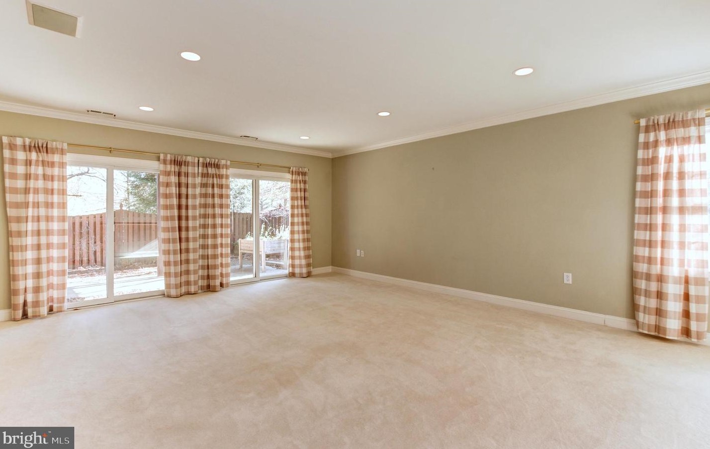 2217 Harithy Dr, Vienna VA  22027-1058 exterior