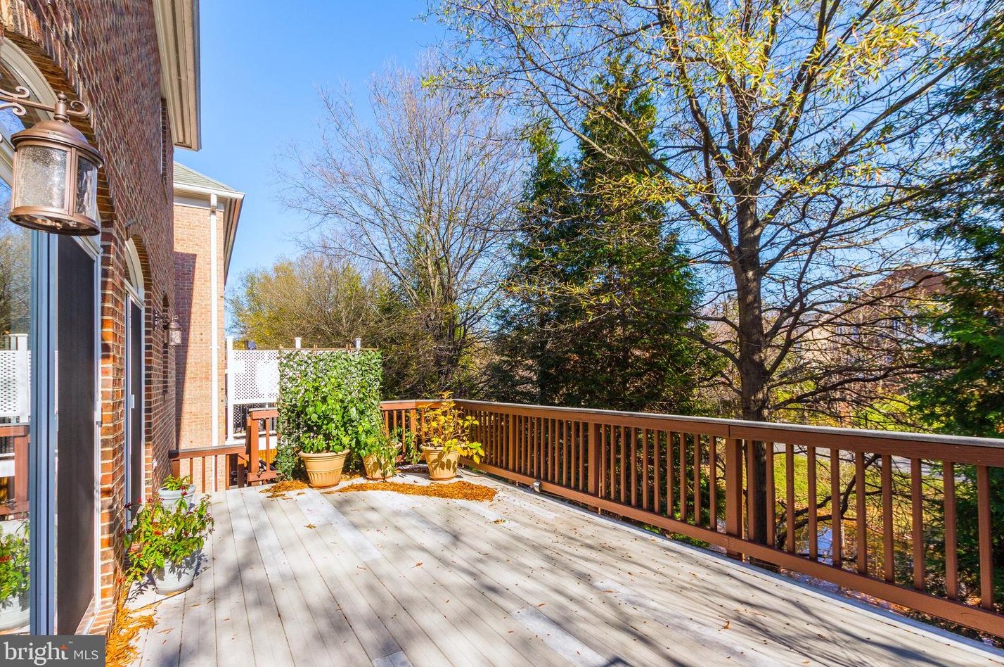 2217 Harithy Dr, Vienna VA  22027-1058 exterior