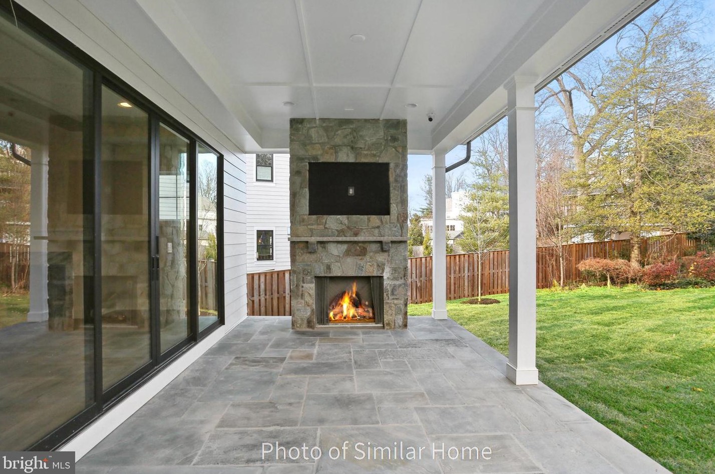 1002 Hillcrest Dr, Vienna VA  22180-6456 exterior