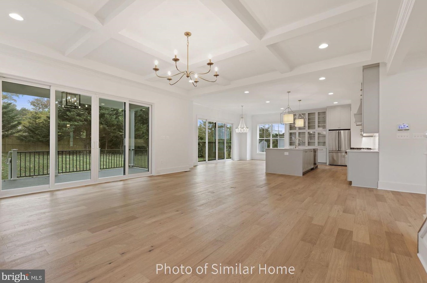 1002 Hillcrest Dr, Vienna VA  22180-6456 exterior
