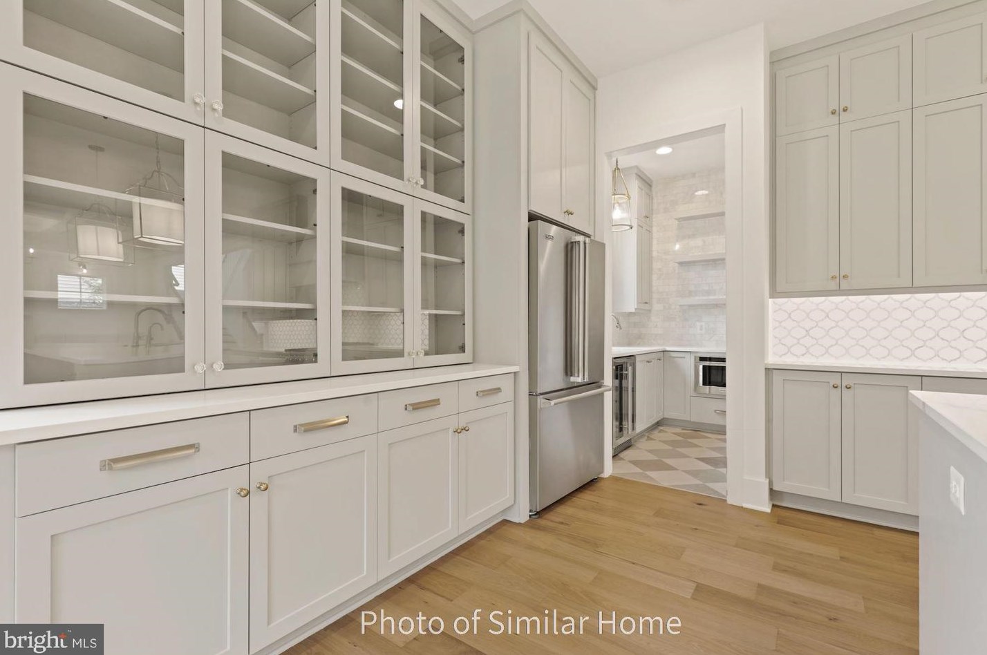 1002 Hillcrest Dr, Vienna VA  22180-6456 exterior