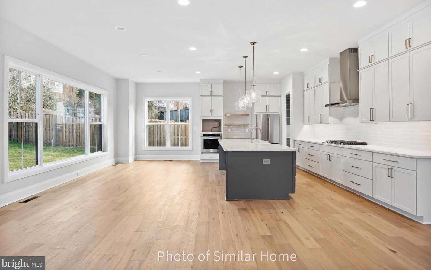 1002 Hillcrest Dr, Vienna VA  22180-6456 exterior