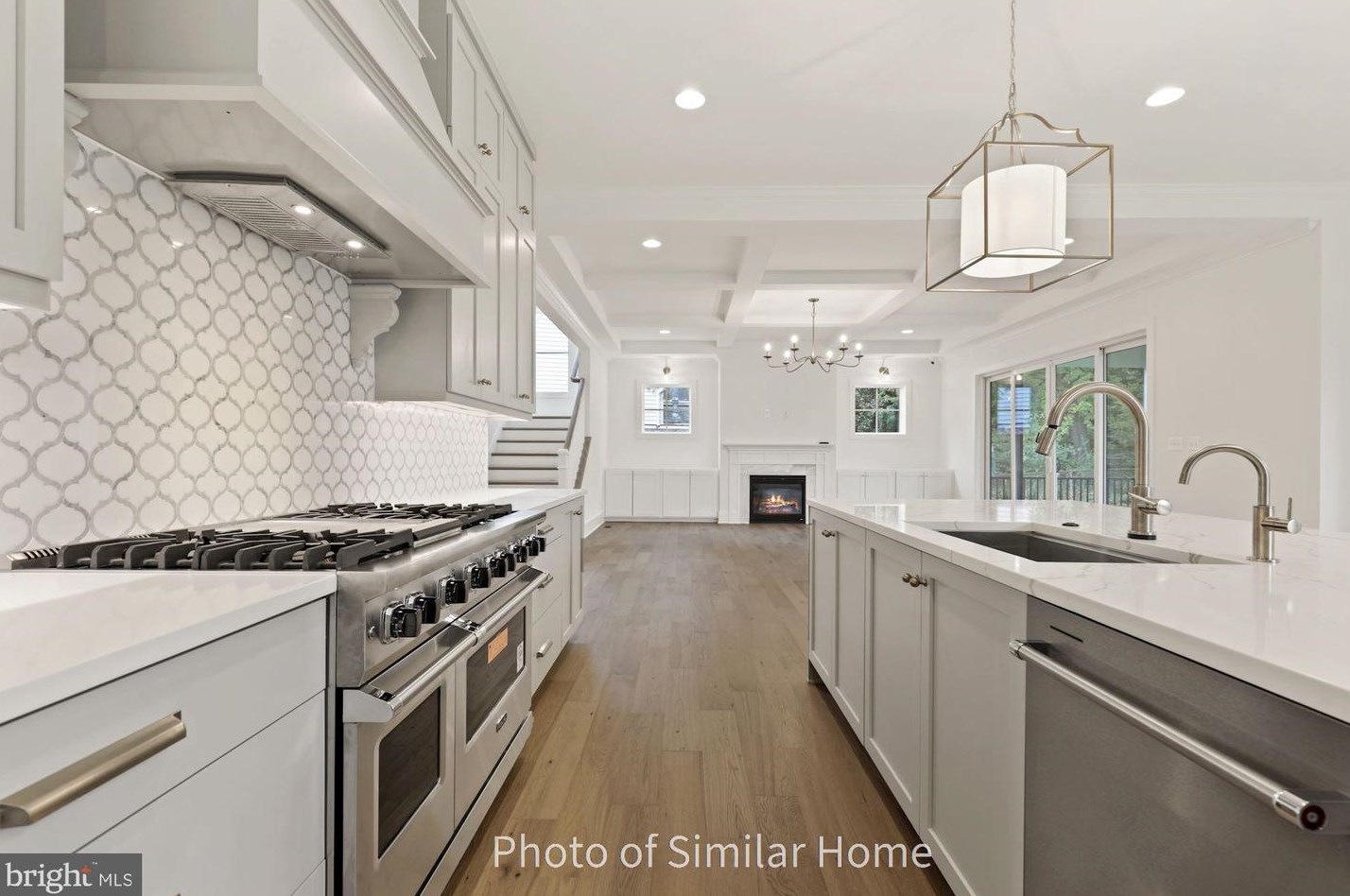 1002 Hillcrest Dr, Vienna VA  22180-6456 exterior