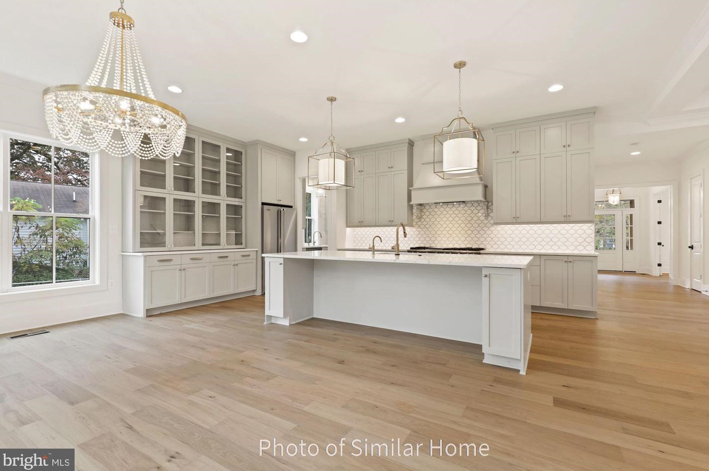 1002 Hillcrest Dr, Vienna VA  22180-6456 exterior