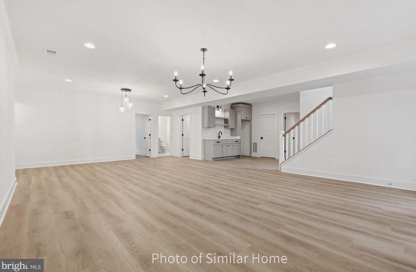 1002 Hillcrest Dr, Vienna VA  22180-6456 exterior