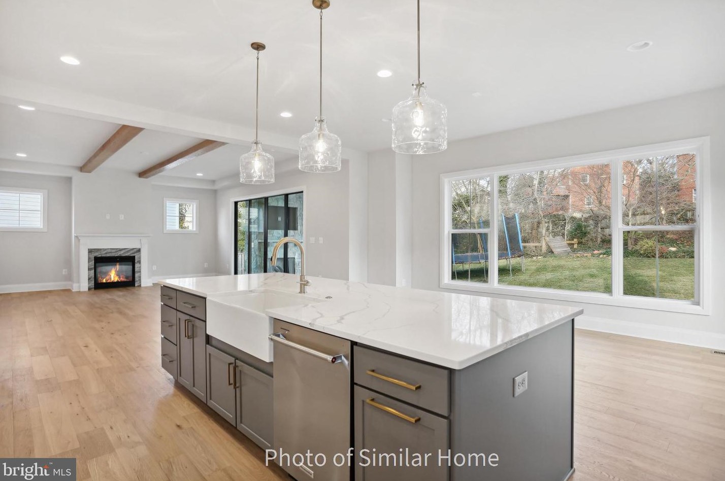 1002 Hillcrest Dr, Vienna VA  22180-6456 exterior