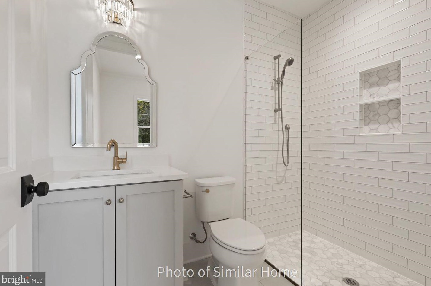 1002 Hillcrest Dr, Vienna VA  22180-6456 exterior