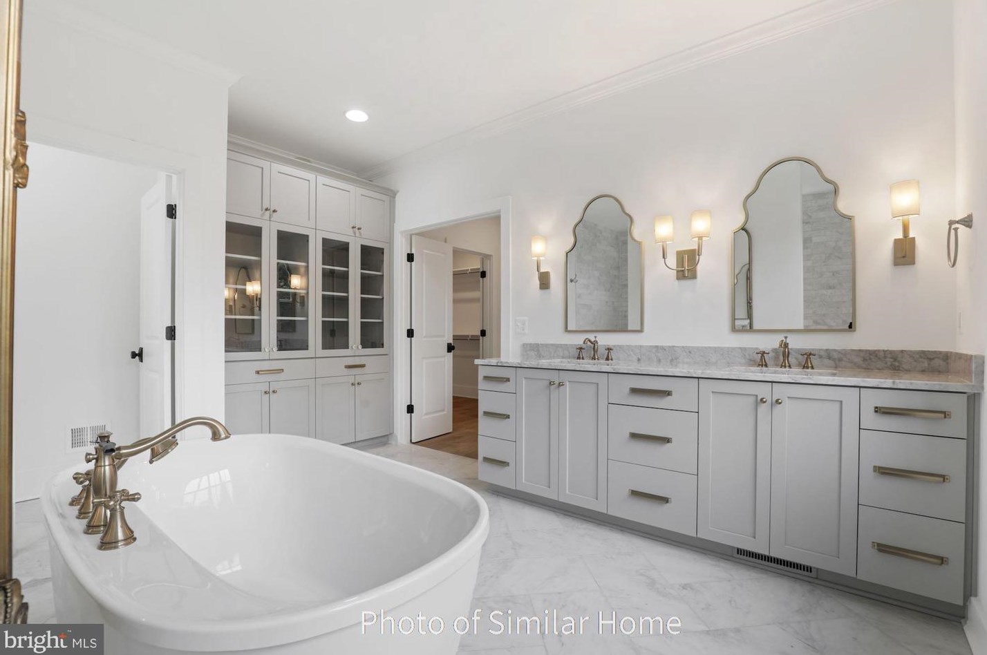 1002 Hillcrest Dr, Vienna VA  22180-6456 exterior