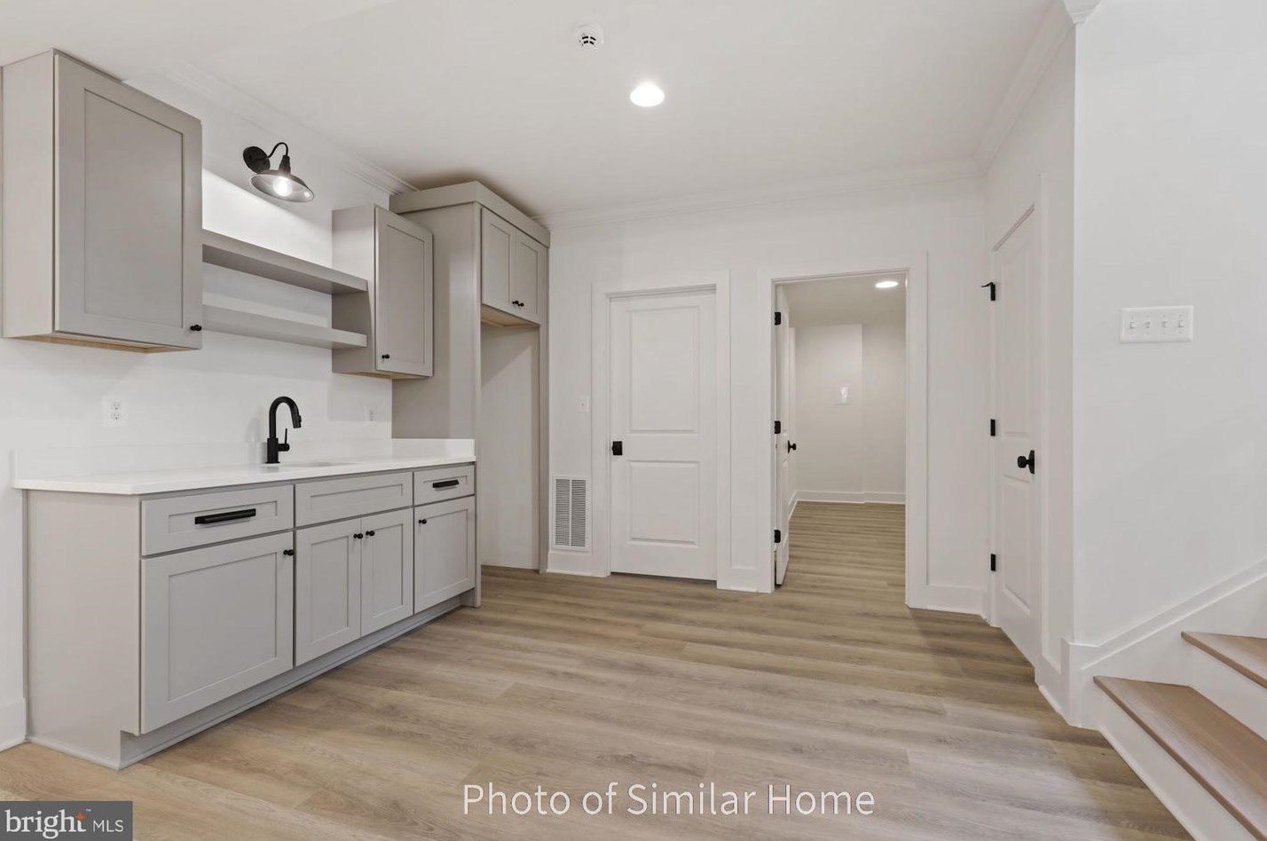 1002 Hillcrest Dr, Vienna VA  22180-6456 exterior