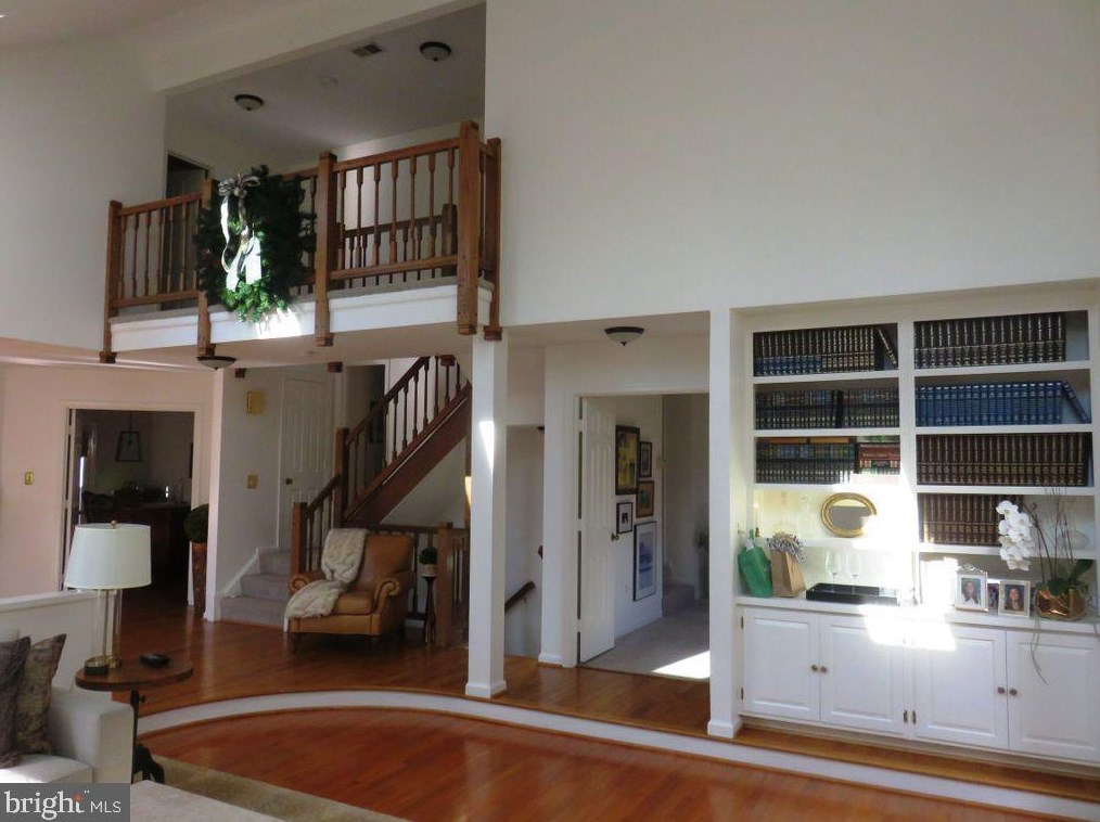 2925 Elmesmeade Ct, Vienna VA  22124-1747 exterior