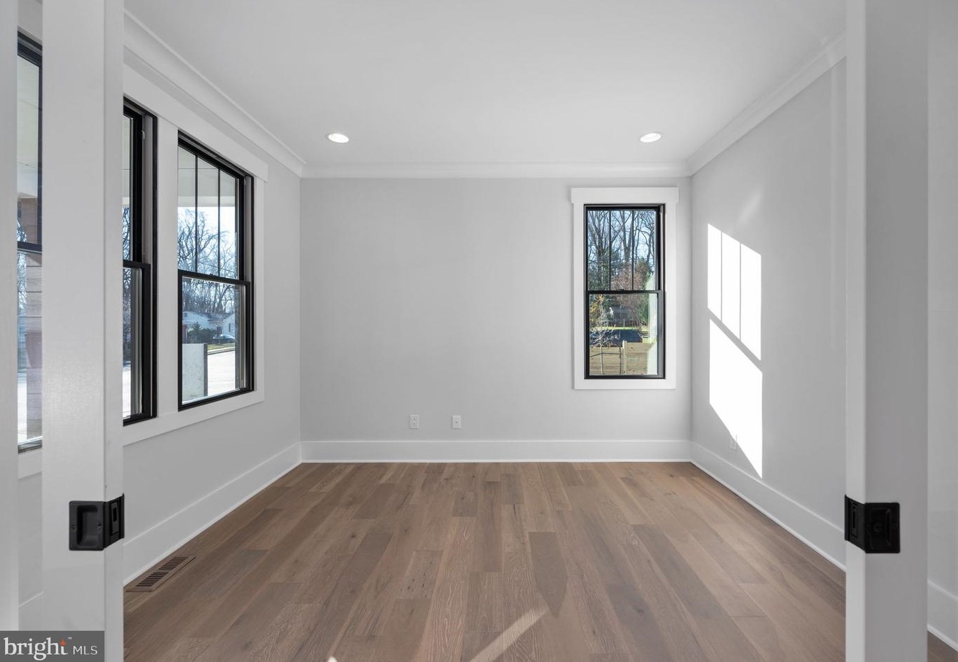 100 James Dr, Vienna VA  22180-6710 exterior