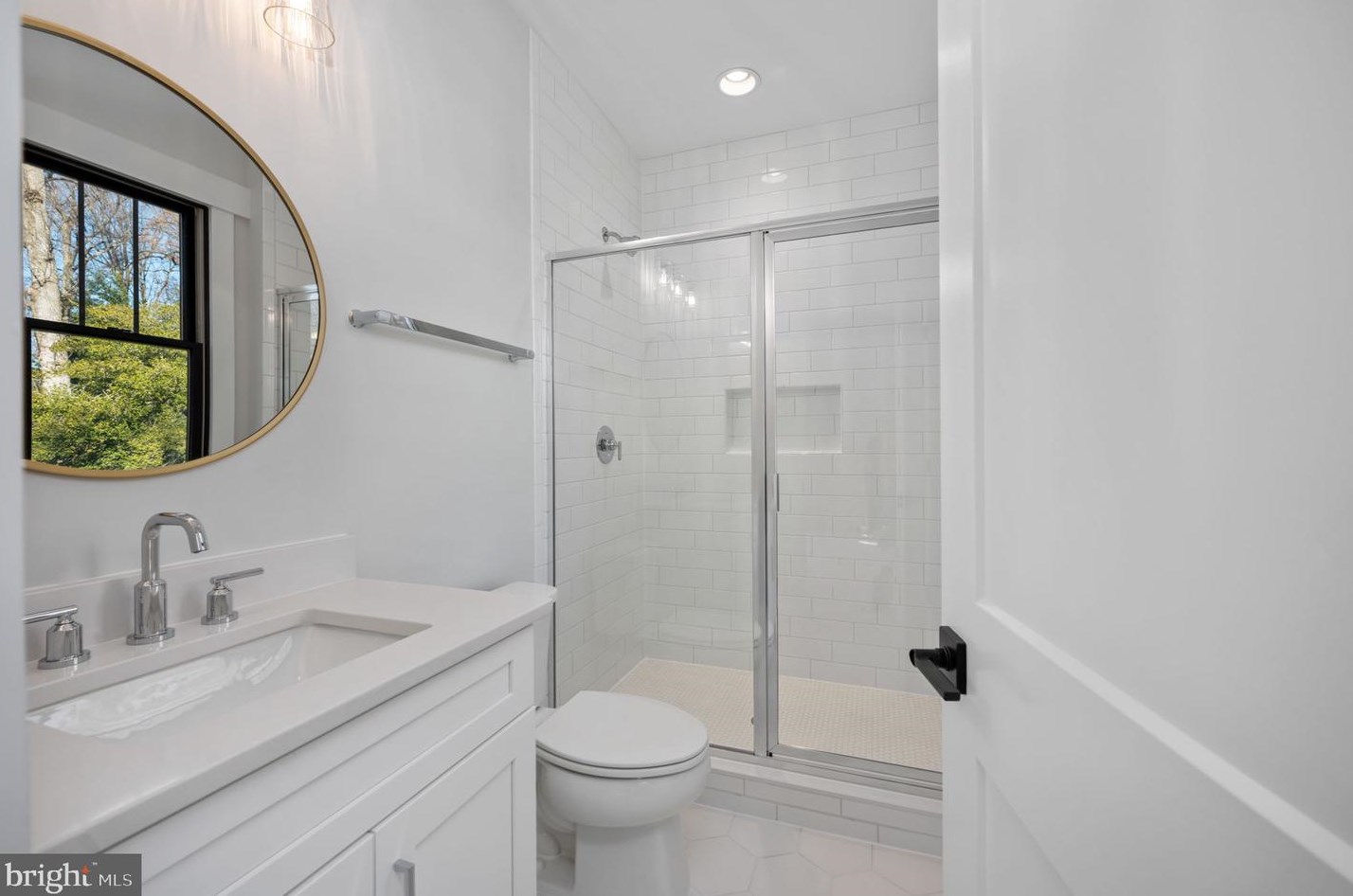 100 James Dr, Vienna VA  22180-6710 exterior
