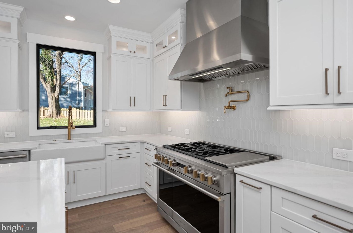 100 James Dr, Vienna VA  22180-6710 exterior