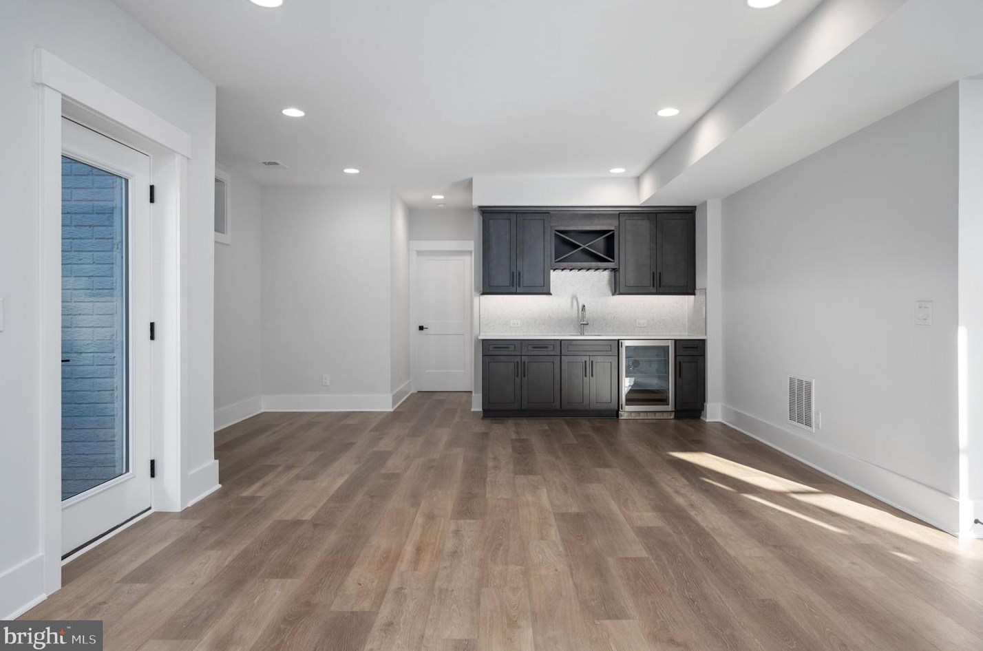 100 James Dr, Vienna VA  22180-6710 exterior