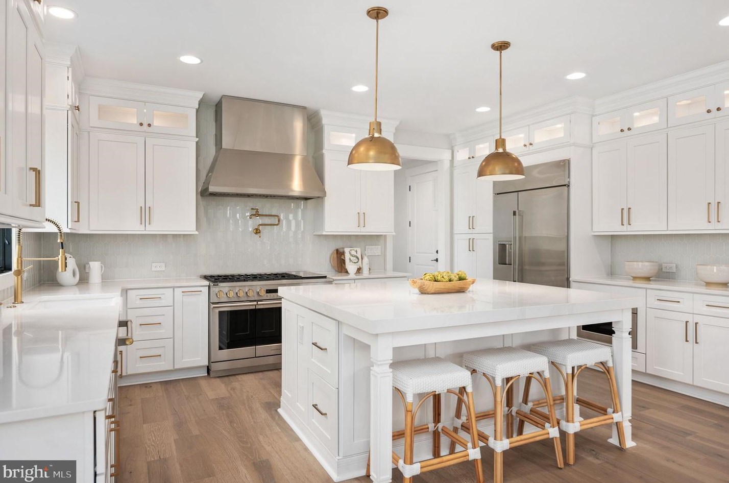 100 James Dr, Vienna VA  22180-6710 exterior