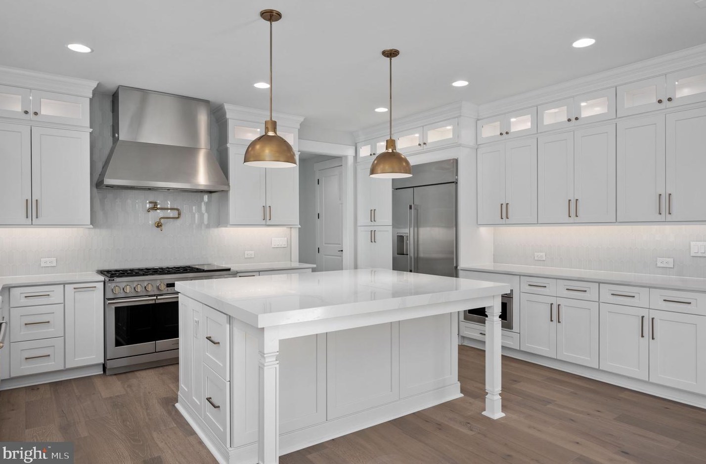 100 James Dr, Vienna VA  22180-6710 exterior