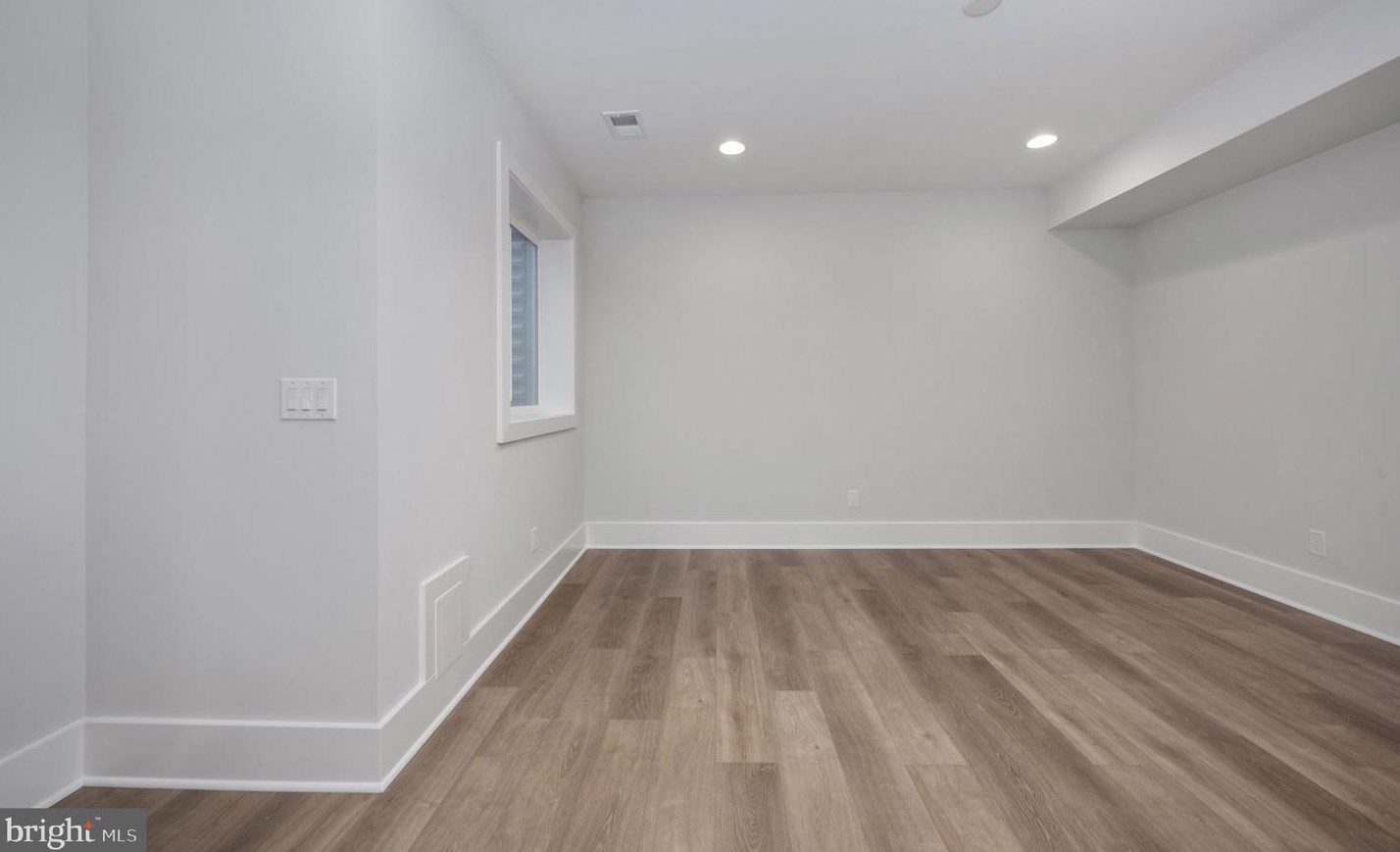 100 James Dr, Vienna VA  22180-6710 exterior