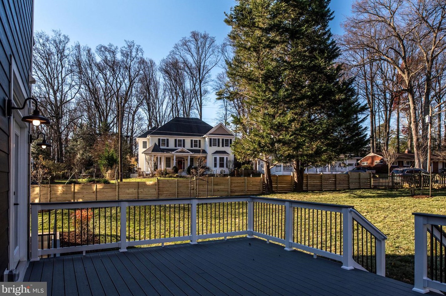 100 James Dr, Vienna VA  22180-6710 exterior