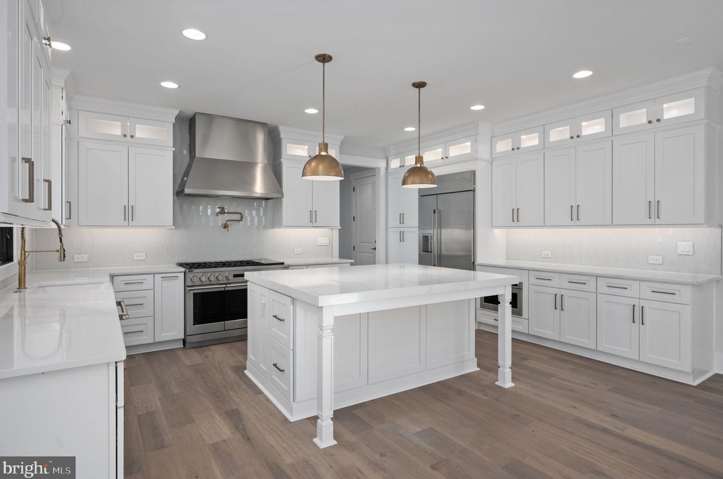100 James Dr, Vienna VA  22180-6710 exterior