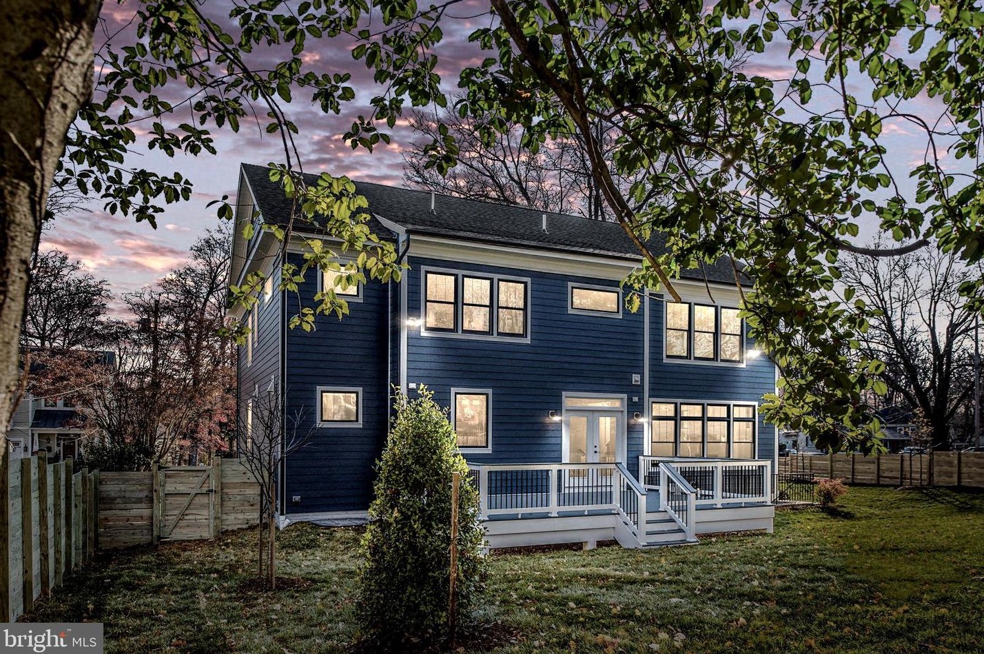 100 James Dr, Vienna VA  22180-6710 exterior