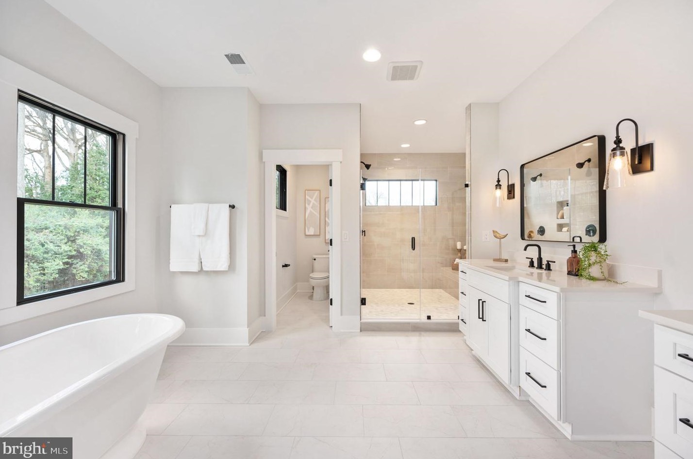 100 James Dr, Vienna VA  22180-6710 exterior